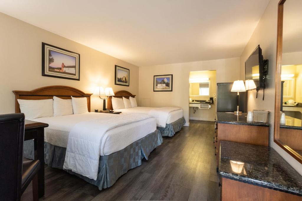 booking rooms in Solvang hotels